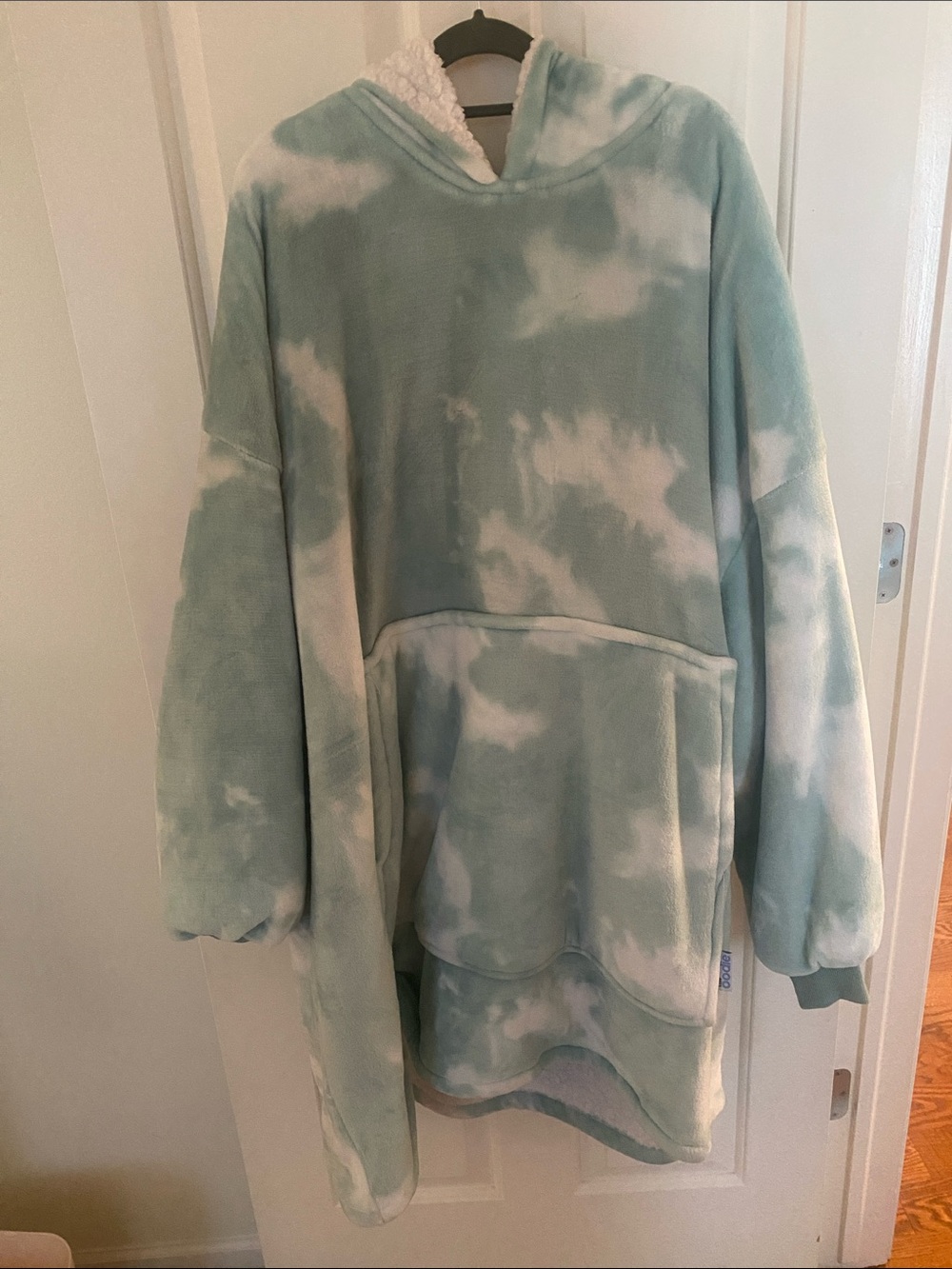 Oodie sweatshirt, green/blue tie dye oversize